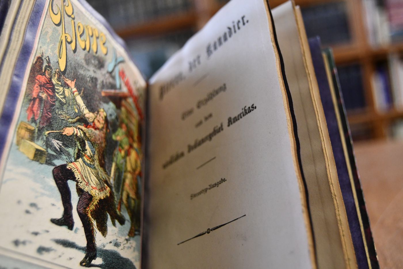 Der Kampf am Champlain-See. Eine Erzählung aus dem Indianerleben. Beigebunden 1. Alfred Bredow, Takannah, der Cherokesen-Häuptling, Eine Indianer-Erzählung, Unterhaltungsbibliothek 1119, Enßlin & Laiblin, o.J., 32 S. 2. Pierre, der Kanadier. Eine Erzählung aus nördlichen Indianergebiet Amerikas, Stereotyausgabe, Unterhaltungsbiblioithek 1128, Enßlin & Laiblin, o.J., 31 S. 3. Heinrich, Herold, Der schnelle Hirsch und der Ueberfall von St. Louis, Eine Erzählung aus dem Mississippigebiete, Unterhaltungsbibliothek 1111, Enßlin & Laiblin, 31 S. 4. Heinrich Herold, Bluthand, Eine Indianer-Geschichte aus dem Westen, Stereotypausgabe, Unterhaltungsbibliothek 1106, Enßlin & Laiblin, 30 S.