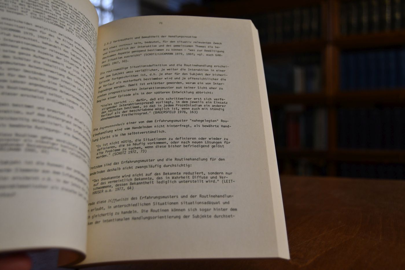 Interaktionsmuster und Routinen im Mathematikunterricht. Theoretische Grundlagen u.ndmikroethnographische Falluntersuchungen.