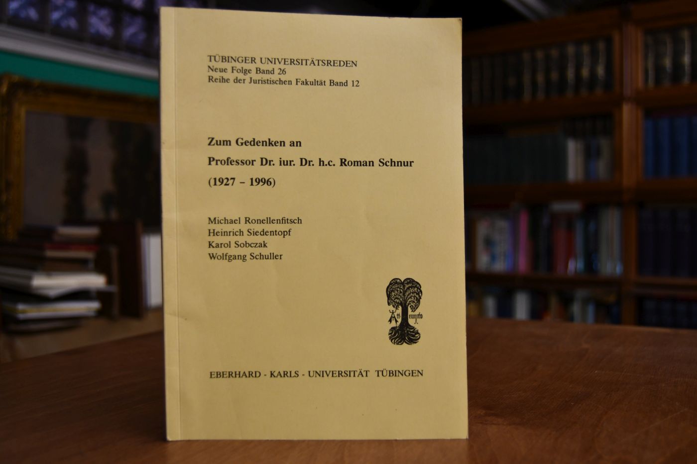 Zum Gedenken an Professor Dr.iur. Dr.h.c. Roman Schnur (1927-1996).