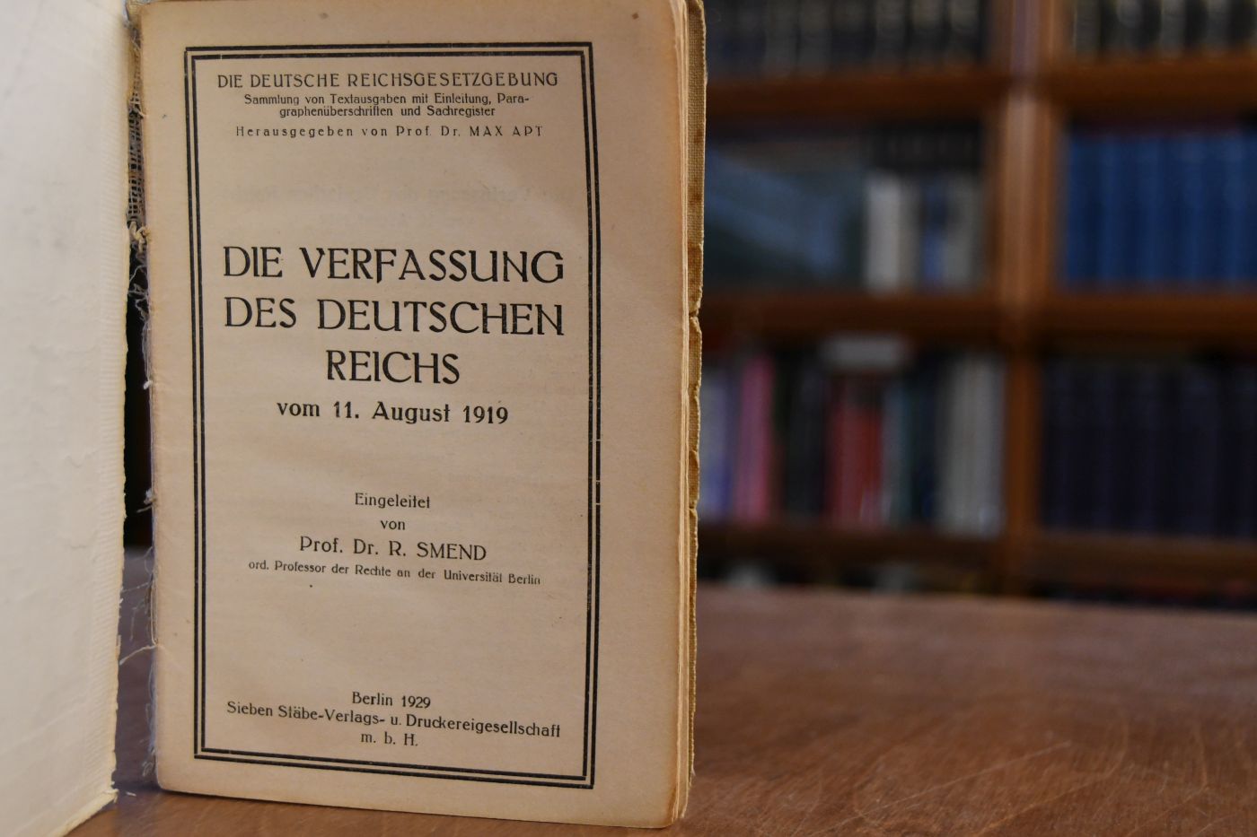 Die Verfassung des Deutschen Reichs vom 11. August 1919. Eingeleitet von Rudolf Smend.