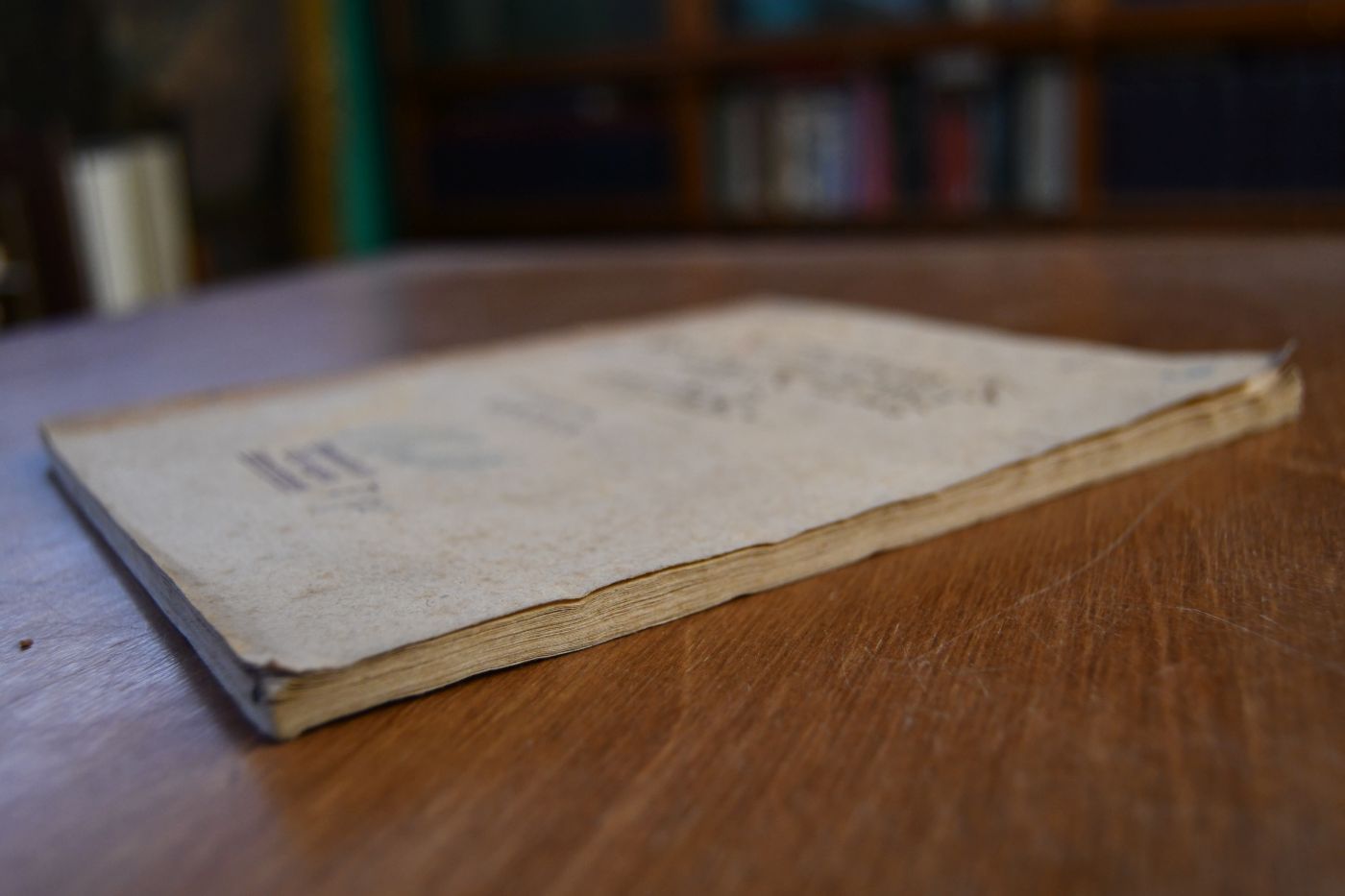 Leges Ex Tabulis Statutorum Universitatis Tubingensis Ac Senatus Academici Edictis Collectae  Ad Quarum Praescriptum In Hac Universitate Vivendum Est Civibus. Beigebunden Kurzer Auszug aus den Statuten und anderen Ordnungen der Universität Tübingen so ferne solche Studiosos betreffen, 1796; Anhang zu den Statuten auf Gn. Befehl Serenissimi publicirt A. 1770, Königl. Edict, die Schulden der Studierenden betreffend, d.d. 24. Febr. 1808, Königl. Verordnung vom 15. September 1808. Die Entfernung der die Vorlesungen der Professoren nicht besuchenden Studierenden von der Königl. Universität in Tübingen betreffend, Königliche Verornung, die Preiß-Aufgaben, Preiß-Bewerbung und Preiß-Austheilung an hiesige Studirende betreffend, d.d. 1. Mart. 1812, Auszug aus der Königlichen Verordnung vom 26. Nov. 1819, die Studirenden auf der Universität Tübingen betreffend, Höchste Verordnung vom 1./6. März 1820.