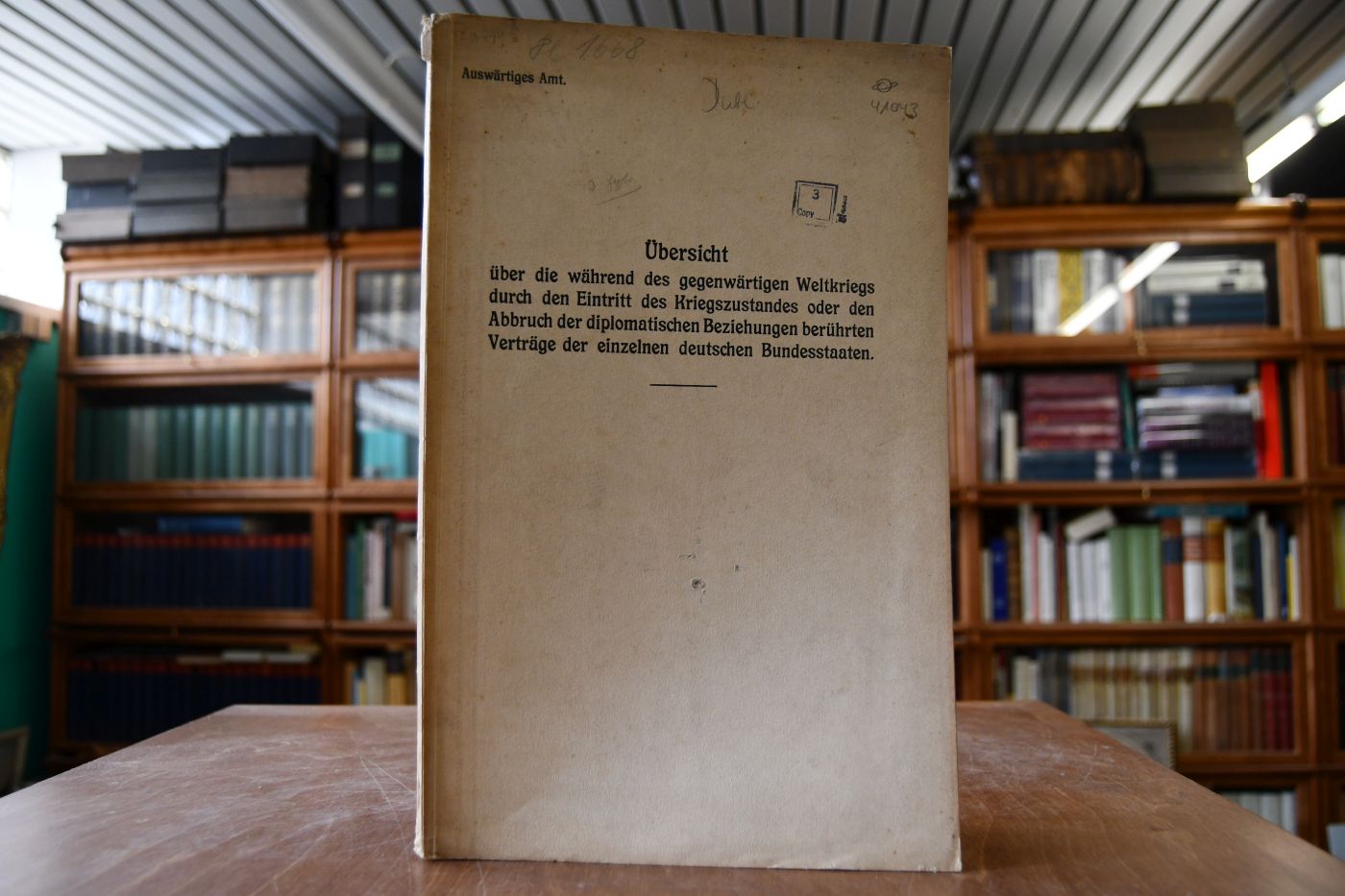Übersicht über die während des gegenwärtigen Weltkriegs durch den Eintritt des Kriegszustandes oder den Abbruch der diplomatischen Beziehungen berührten Verträge der einzelnen deutschen Bundesstaaten.