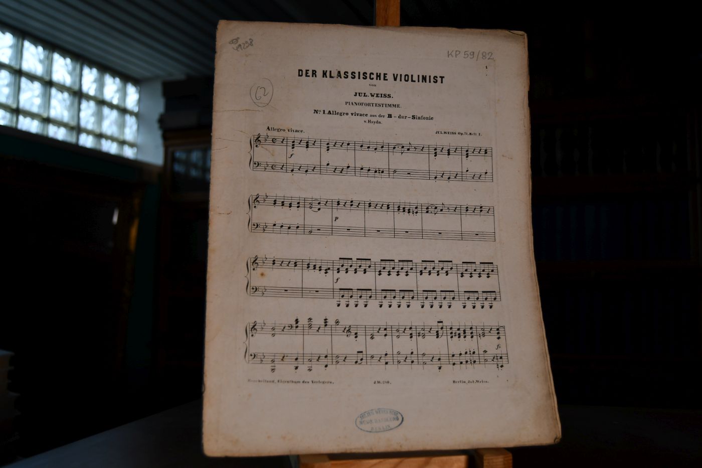 Der klassische Violinist. Pianofortestimme. Op. 71 Heft 1. Enthält No.1 Allegro vivace aus der B-dur-Sinfoni v. Haydn. No. 2 Menuetto aus der C-dur-Sinfonie v. Mozart. No.3 Allegro con brio aus dem Es-dur-Trio op. 3 v. Beethoven.