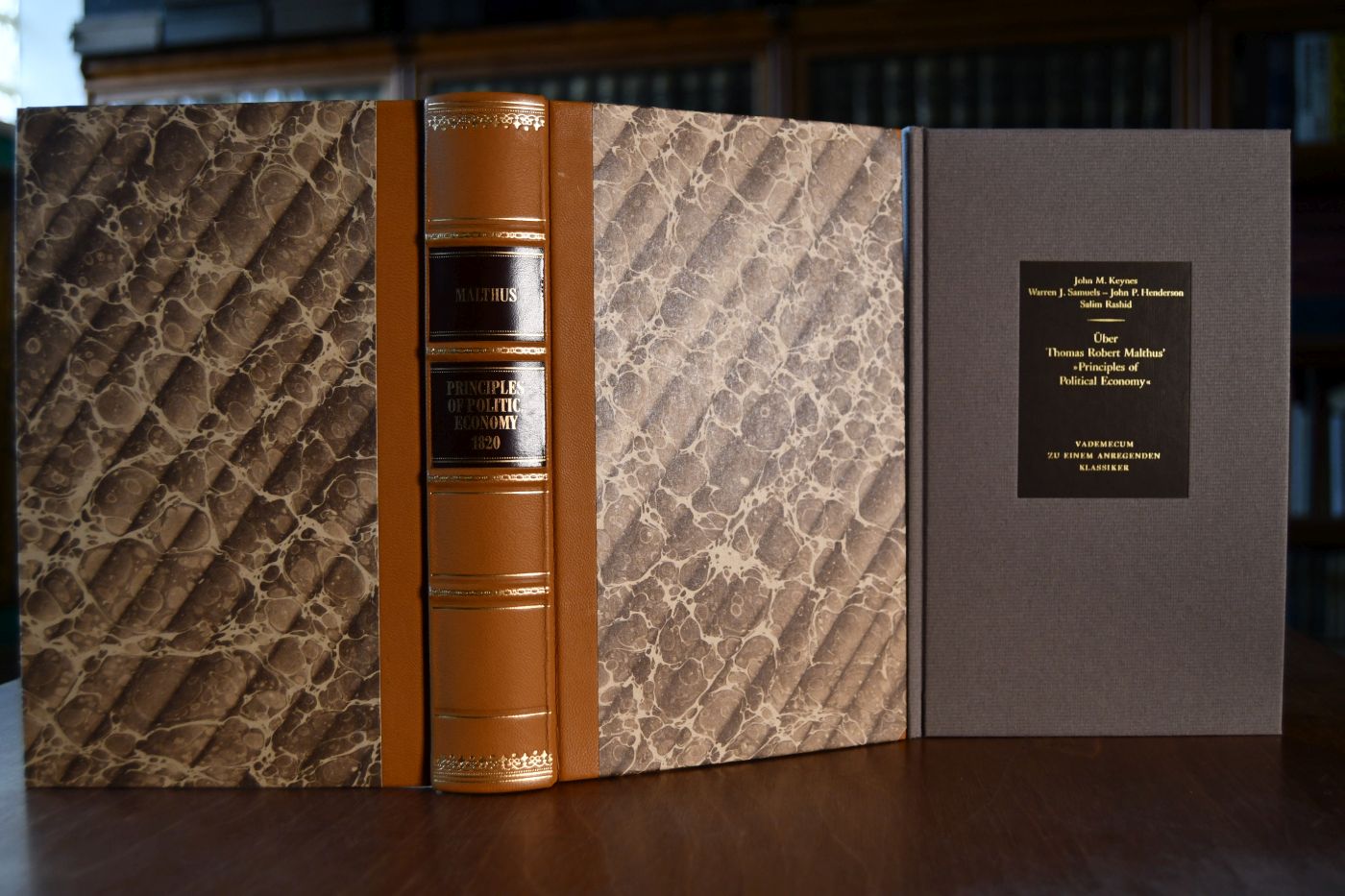 Principles of Political Economy. Beigegeben Vademecum zu einem wegweisenden Klassiker der ökonomischen Wissenschaft, Düsseldorf, Verlag Wirtschaft und Finanzen, 1989, 94 S., Pappband, ISBN 3878810393.