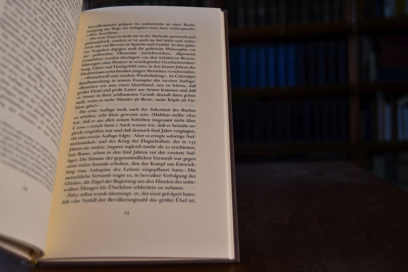 Principles of Political Economy. Beigegeben Vademecum zu einem wegweisenden Klassiker der ökonomischen Wissenschaft, Düsseldorf, Verlag Wirtschaft und Finanzen, 1989, 94 S., Pappband, ISBN 3878810393.