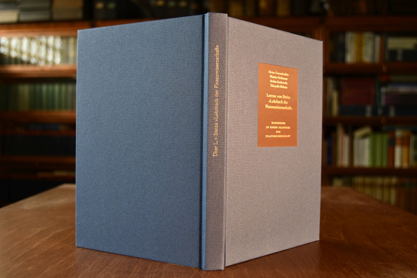 Lehrbuch der Finanzwissenschaft. Als Grundlage für Vorlesungen und zum Selbststudium. Beigegeben Vademecum zu einem Klassiker der Staatswissenschaft, Düsseldorf, Verlag Wirtschaft und Finanzen, 1998, 199 S., Pappband, ISBN 3878811268.