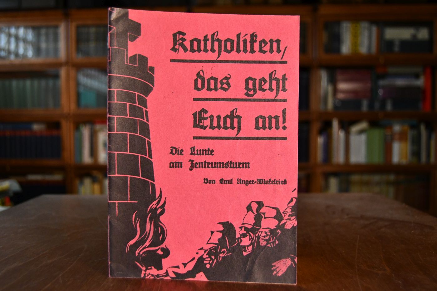 Katholiken, das geht Euch an! Die Lunte am Zentrumsturm.