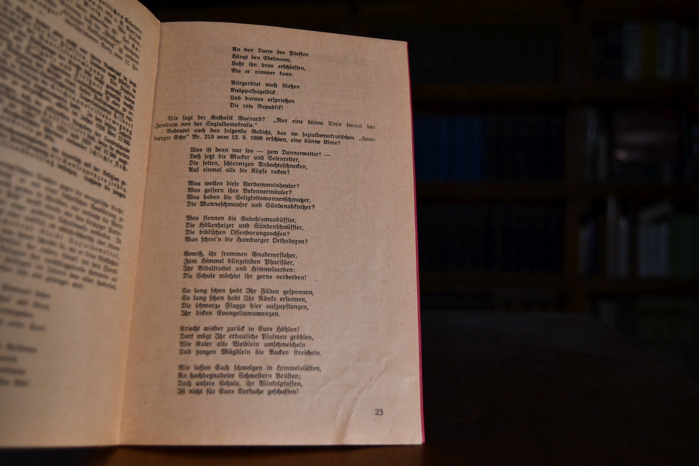 Katholiken, das geht Euch an! Die Lunte am Zentrumsturm.