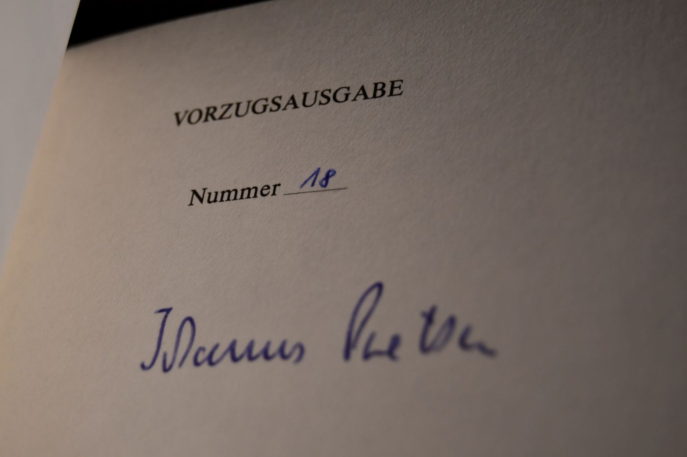 Schwarz das All. Vier Zyklen Gedichte.