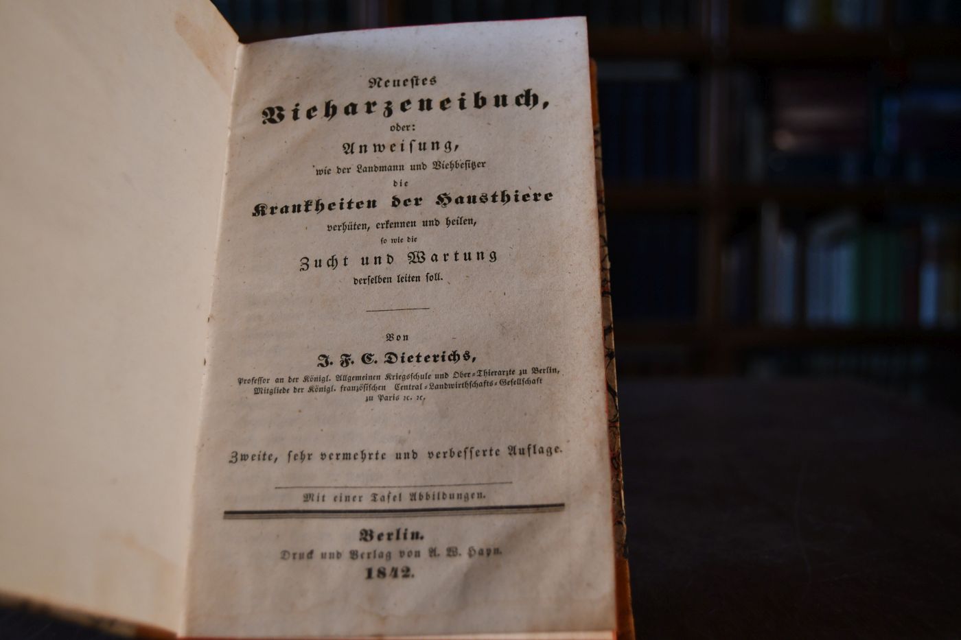 Neuestes Vieharzeneibuch, oder Anweisung wie der Landmann und Viehbesitzer die Krankheiten der Hausthiere verhüten, erkennen und heilen, so wie die Zucht und Wartung derselben leiten soll.