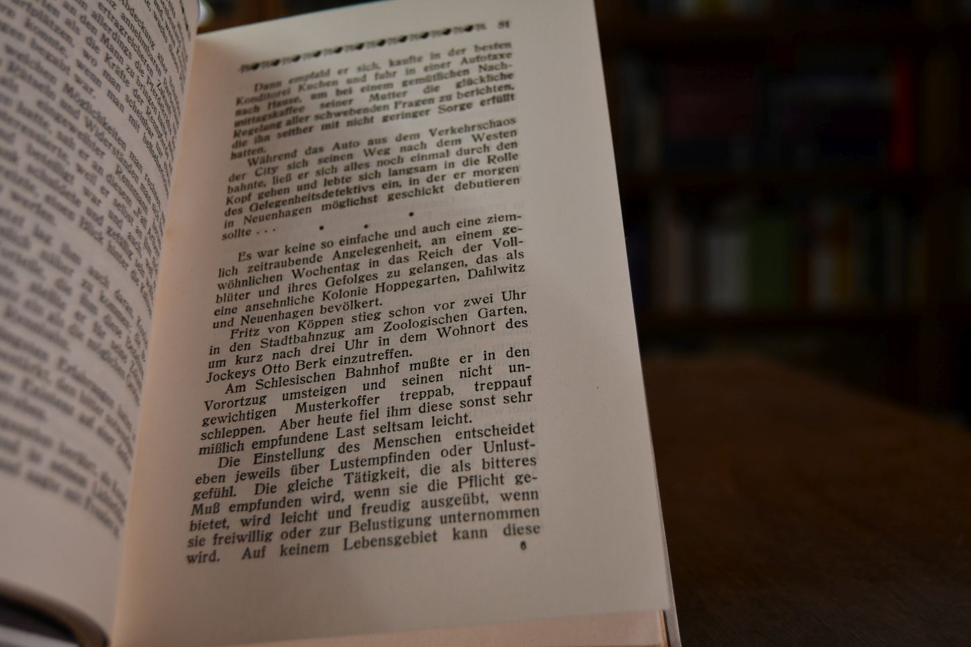 Hinter den Kulissen. Eine mysteriöse Turfgeschichte.
