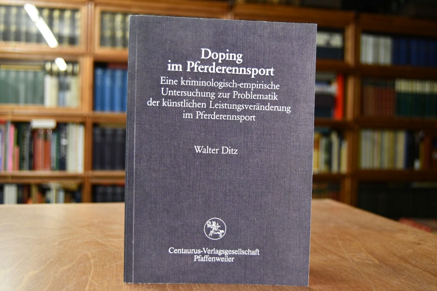 Doping im Pferderennsport. Eine kriminologisch-empirische Untersuchung zur Problematik der künstlichen Leistungsveränderung im Pferderennsport.