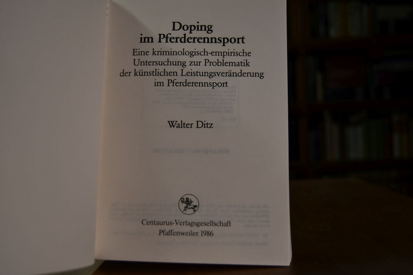 Doping im Pferderennsport. Eine kriminologisch-empirische Untersuchung zur Problematik der künstlichen Leistungsveränderung im Pferderennsport.