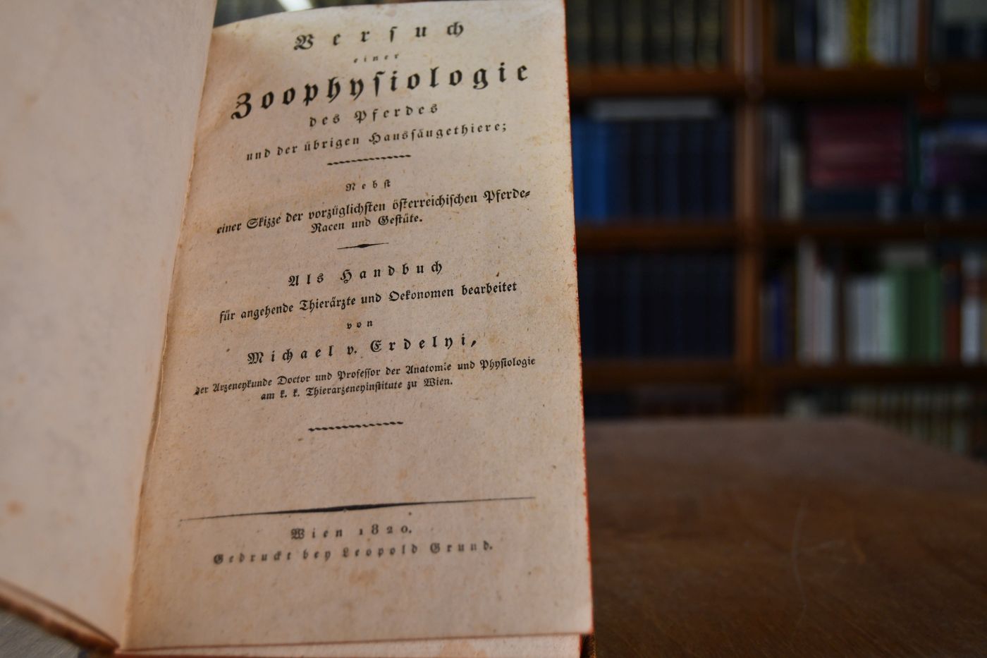 Versuch einer Zoophysiologie des Pferdes und der übrigen Haussäugethiere; Nebst einer Skizze der vorzüglichsten österreichischen Pferde-Racen und Gestüte. ALs Handbuch für angehende Thierärzte und Oekonomen bearbeitet. Beigebunden Konrad Ludwig Schwab, Entwurf einer allgemeinen Pathologie der Hausthiere. Zur Grundlage seiner Vorlesungen an der königlich-baierischen Central-Veterinär-Schule in München, München, Josef A. Finsterlin, 1823, VIII, 142 S.