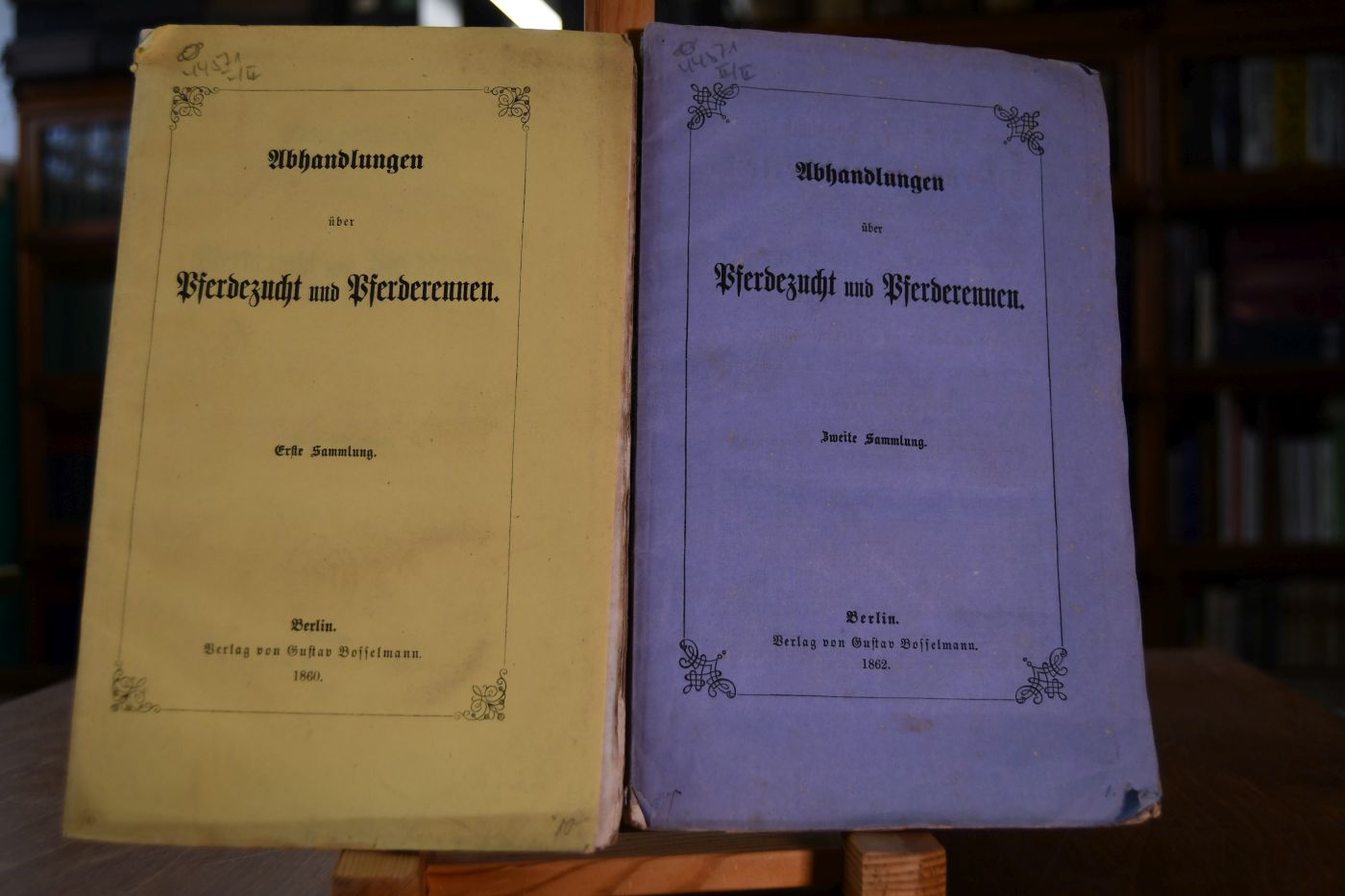 Abhandlungen über Pferdezucht und Pferderennen Erste und zweite Sammlung in 2 Bändchen. Erste Sammlung Richard Die Wettrennen und ihr Einfluß auf die Verbesserung der Pferderacen; Graf d`Aure Die Pferdezuch-Frage in Frankreich; Die Ursachen der Verschlechterung des englischen Rennpferdes und die Geeignetheit des arabischen >lutes die in Folge der Rennzucht verloren gegangenen Eigenschaften dessdelben wieder zu gewinnen; Einige Worte über den Werth der Prüfungen durch Leistungen und die Subvention der Rennen durch die Regierungen. Zweite Sammlung Hauptmann Gräfe Zur Geschichte des Litthauischen Landgestüts.