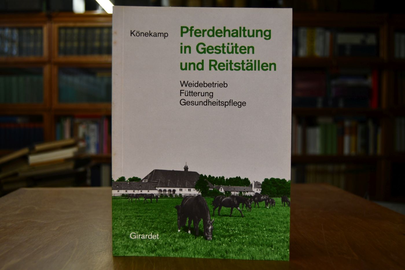Pferdehaltung in Gestüten und Reitställen. Weidebetrieb, Fütterung, Gesundheitspflege.