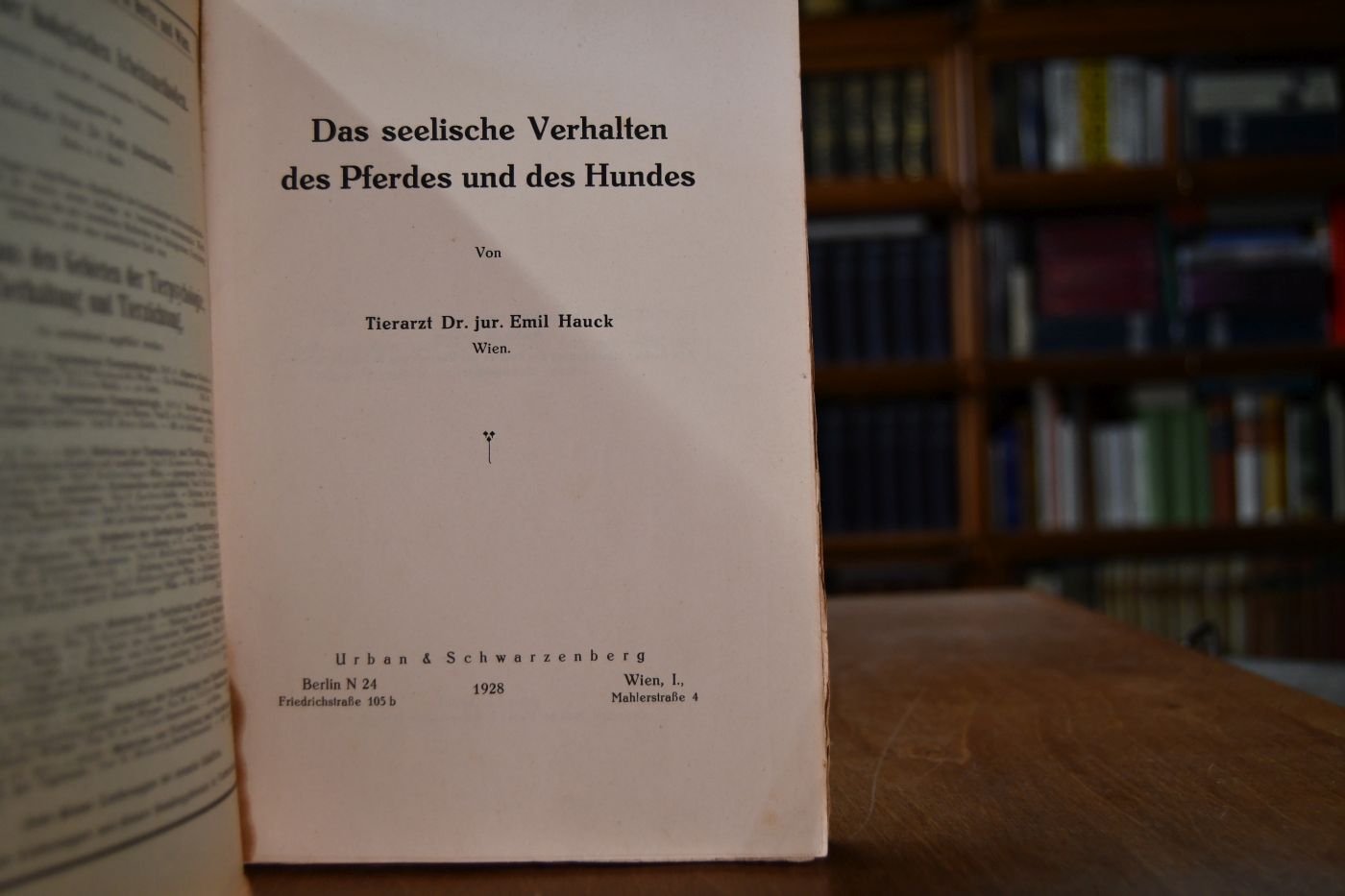 Das seelische Verhalten des Pferdes und des Hundes.