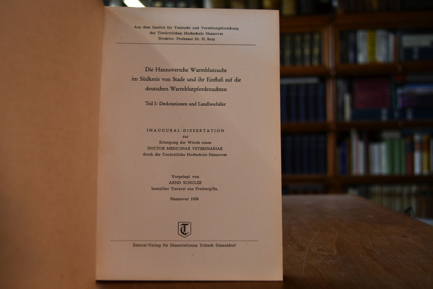 Die Hannoversche Warmblutzucht im Südkreis von Stade und ihr Einfluß auf die deutschen Warmblutpferdezuchten. Teil I Deckstationen und Landbeschäler.