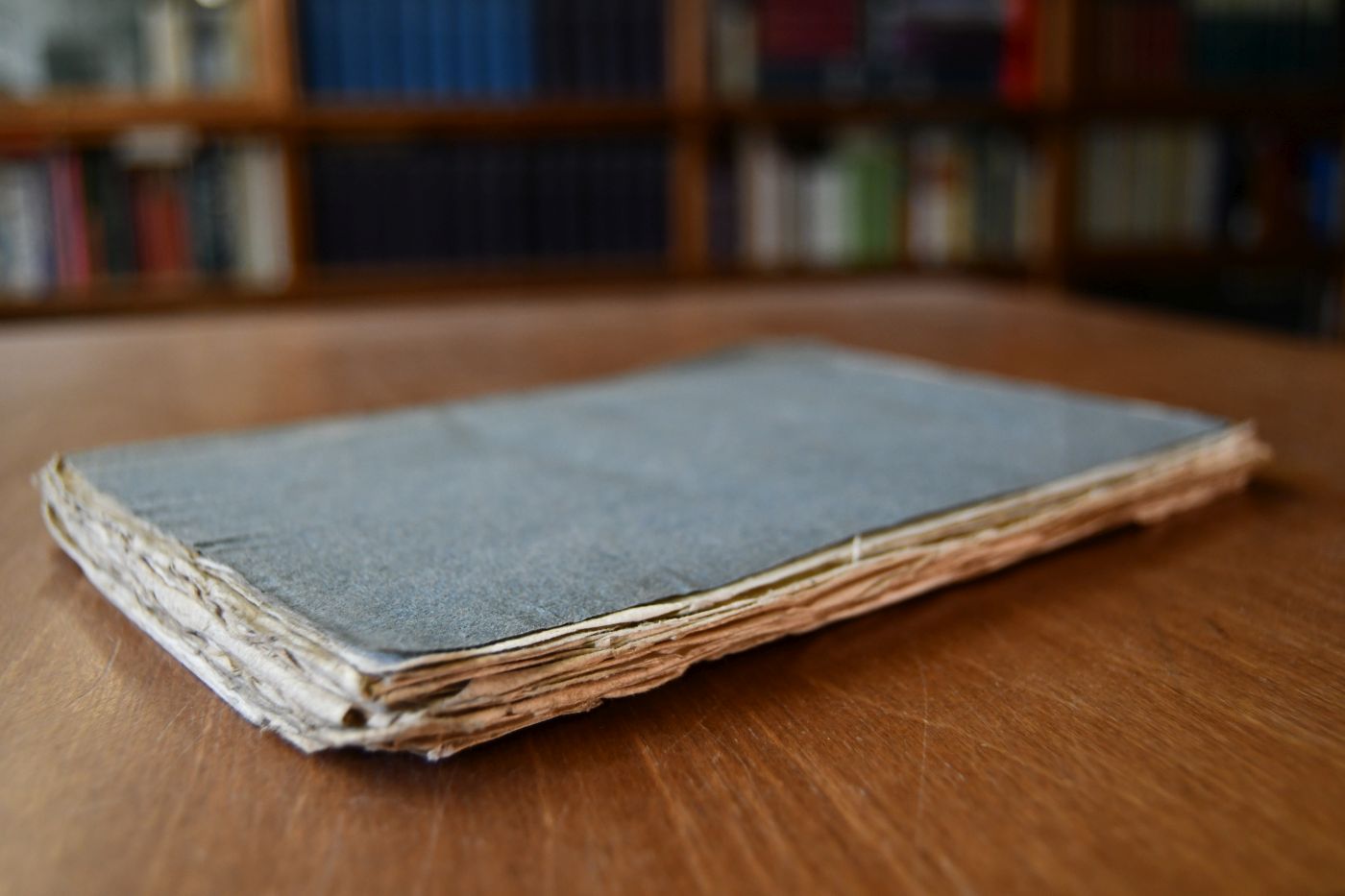 Der neueste englische Hufschmied, oder Prüfungen und Erfahrungen über die Zweckmässigkeit der neuesten in England erfundenen und daselbst üblichen Hufeisen, nach Maßgabe der verschiedenen Beschaffenheit der Pferdehufe, sowohl für kranke als gesunde Pferde nebst Beschreibung der vorzüglichsten Krankheiten und Fehler der Pferdehufe; auch Angabe der Mittel sowohl diesen Krankheiten und Fehlern vorzubeugen, als auch solche zu heilen. Nebst zwey Zugaben über dieselben Gegenstände nach Richard Lawrence.
