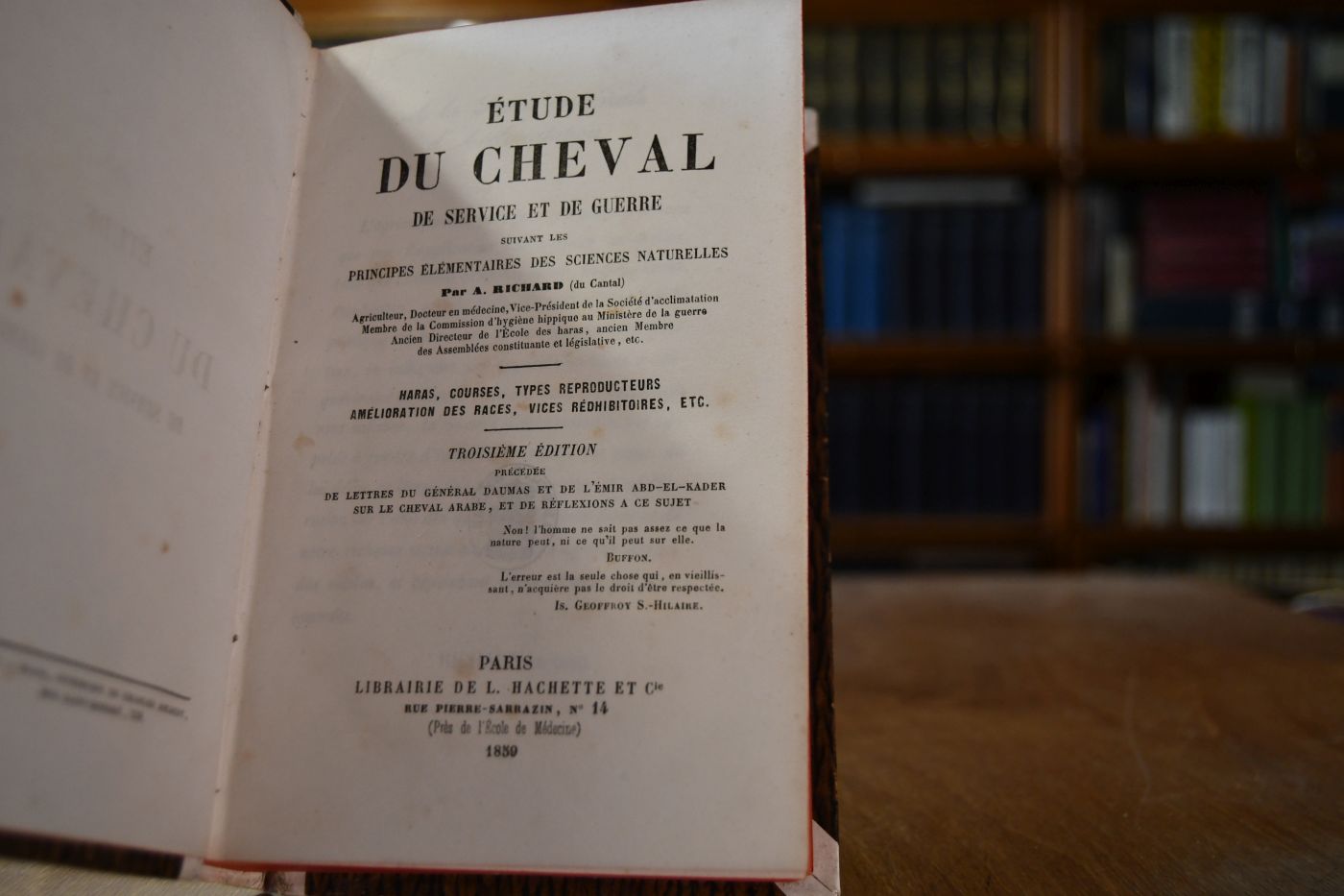 Etude du cheval de service et de guerre suivant les principles élémentaires des sciences naturelles. Haras, courses, types reproducteurs, amèlioration des races, vices rédhibitoires, etc.