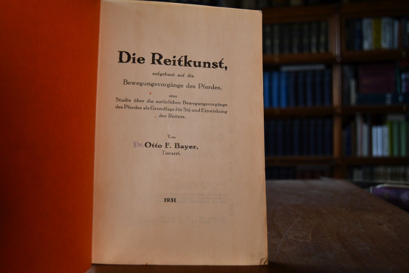 Die Reitkunst, aufgebaut auf die Bewegungsvorgänge des Pferdes, eine Studie über die natürlichen Bewegungsvorgänge des Pferdes als Grundlage für Sitz und Einwirkung des Reiters.