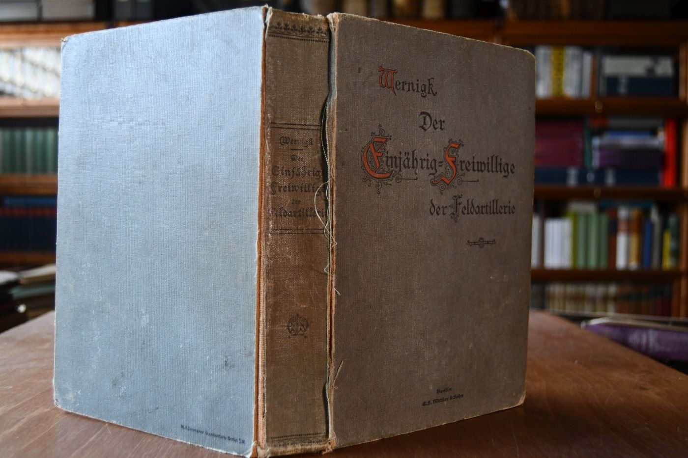 Handbuch für die Einjährig-Freiwilligen, Offizier-Aspiranten und die Offiziere des Beurlaubtenstandes, der Feldartillerie.