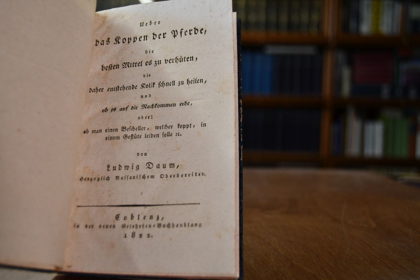 Ueber das Koppen der Pferde, die besten Mittel es zu verhüten, die daher entstehende Kolik schnell zu heilen, und ob es auf die Nachkommen erbe, oder ob man einen Beschäler, welcher koppe, in einem Gestüte leiden solle etc.
