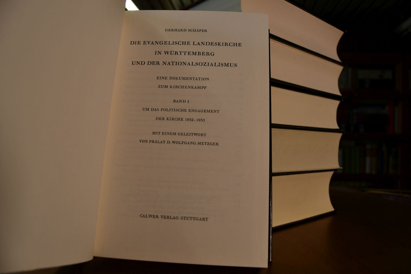 Dokumentation zum Kirchenkampf. Die evangelische Landeskirche in Württemberg und der Nationalsozialismus. [6 Bände. Von Gerhard Schäfer]. - Band 1 Um das politische Engagement der Kirche 1932-1933. - Band 2 Um eine deutsche Reichsidee (1933). - Band 3 Der Einbruch des Reichsbischofs in die Württembergische Landeskirche (1934). - Band 4 Angriffe und kirchlicher Widerstand (1935-1936). - Band 5 Angriffe und kirchlicher Widerstand (1937-1938). - Band 6 Die Württembergische Landeskirche im Zweiten Weltkrieg (1939-1945).