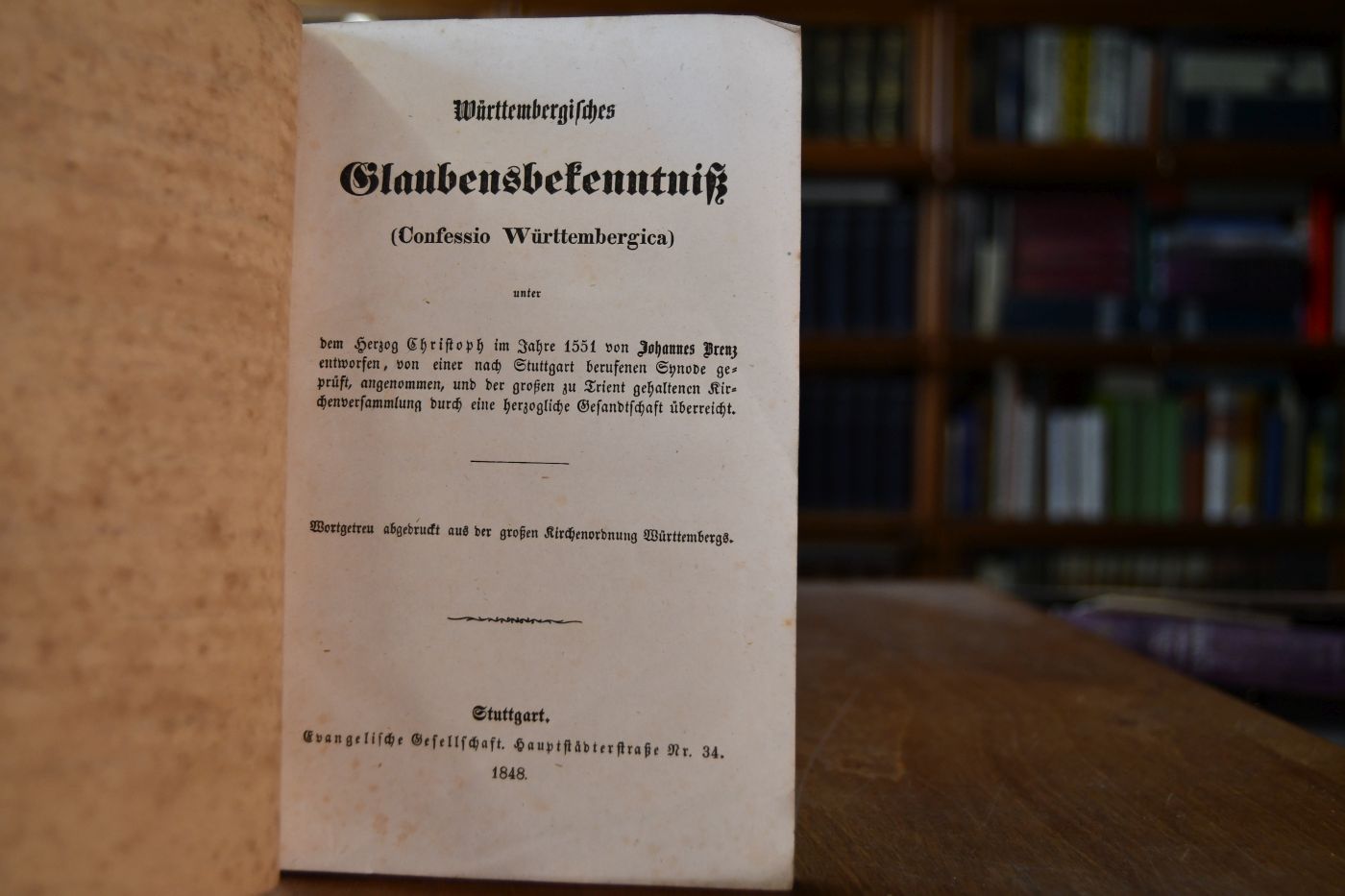Württembergisches Glaubensbekenntniss (Confessio Württembergica) unter dem Herzog Christoph im Jahre 1551 von Johannes Brenz entworfen, von einer nach Stuttgart berufenen Synode geprüft, angenommen, und der großen in Trient gehaltenen Kirchenversammlung durch eine herzogliche Gesandtschaft überreicht.