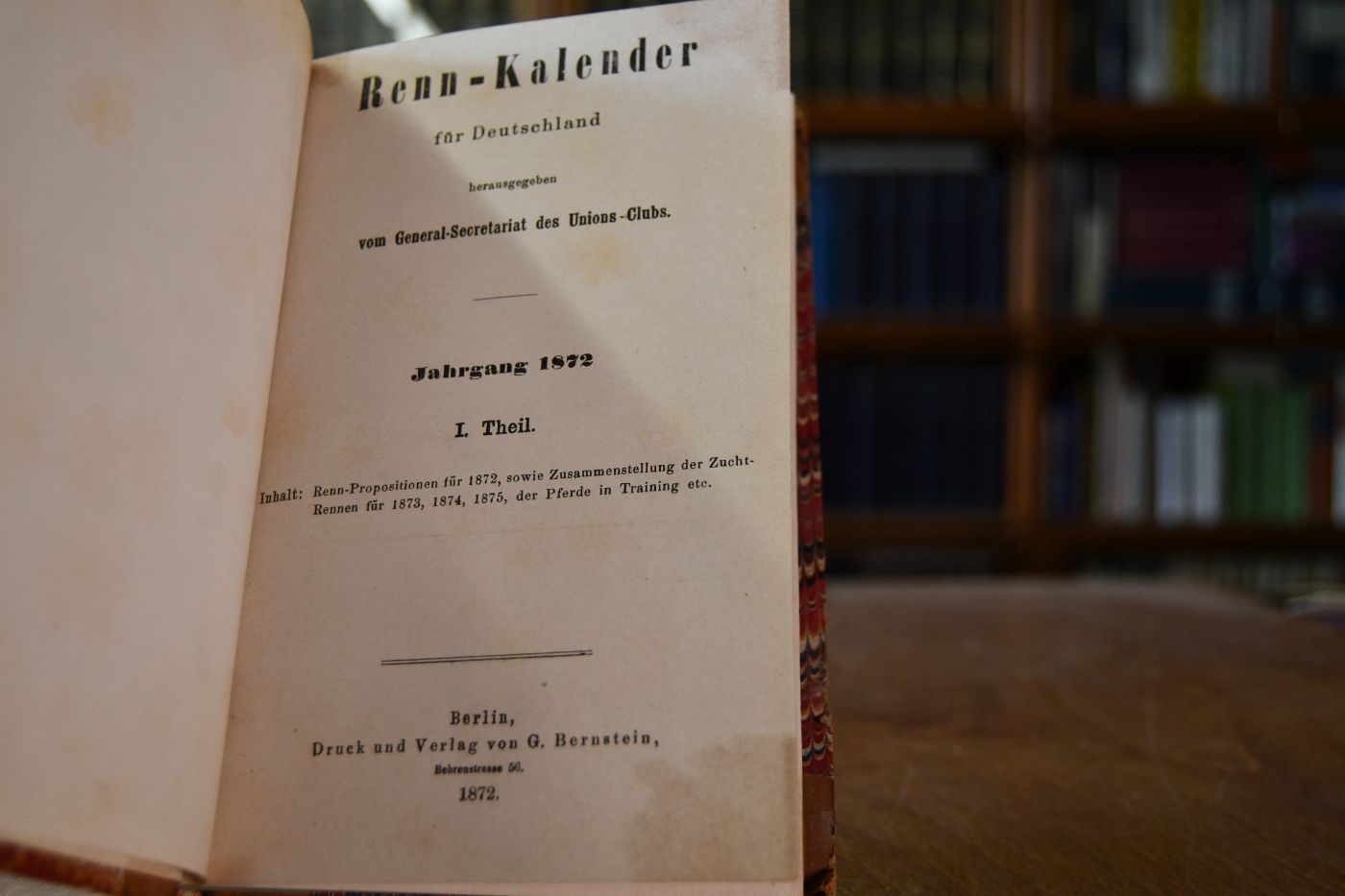 Renn-Kalender für Deutschland herausgegeben vom General-Secretariat des Union-Clubs. Jahrgang 1872. I. Theil. Inhalt Renn-Propositionen für 1872, sowie Zusammenstellung der Zuchtrennen für 1873, 1874, 1875, der Pferde in Training etc. II. Theil. Inhalt Die Leistungen der Pferde in den Rennen des Jahres 1872 auf deutschen Rennbahnen, nebst Angabe ihrer Besitzer und Reiter, Register und statistischen Tabellen etc.