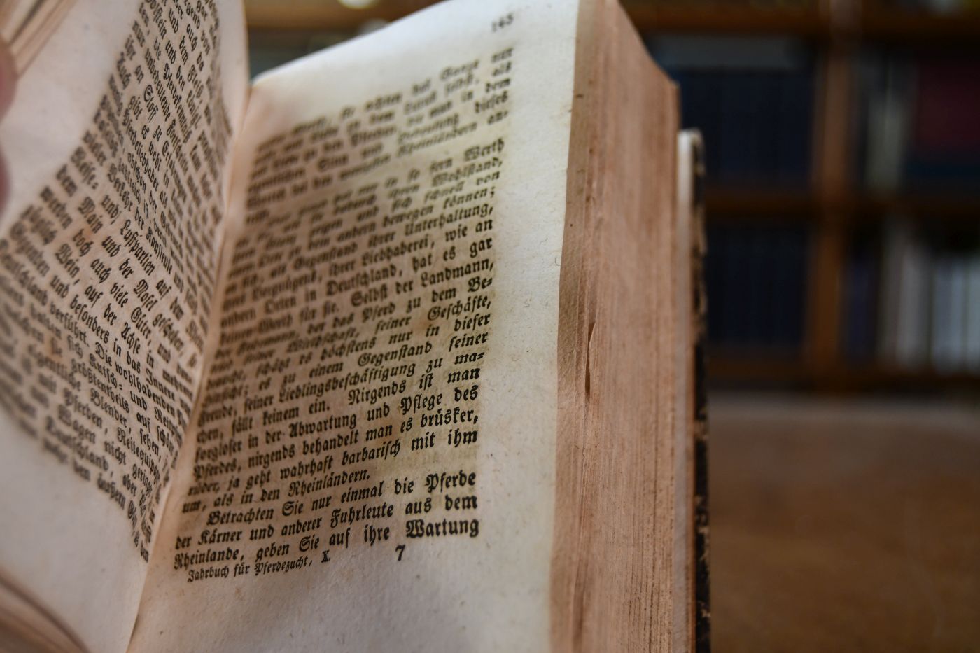 Jahrbuch für Pferdezucht, Pferdekenntniß, Pferdehandel, die militärische Campagne-, Schul- und Kunstreiterei und die Roßarzneikunst in Deutschland und den angrenzenden Ländern auf das Jahr 1834, 10. Jahrgang.