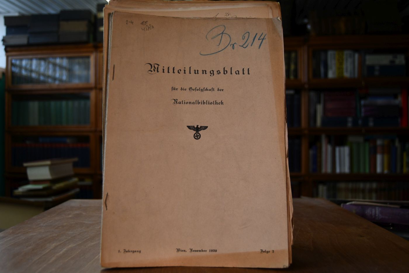 Mitteilungsblatt für die Gefolgschaft der Nationalbibliothek. 1. Jahrgang Folge 2-4; 2. Jahrgang Folge 1-7; 3. Jahrgang Folge 1-11; 4. Jahrgang Folge 1-3,6.