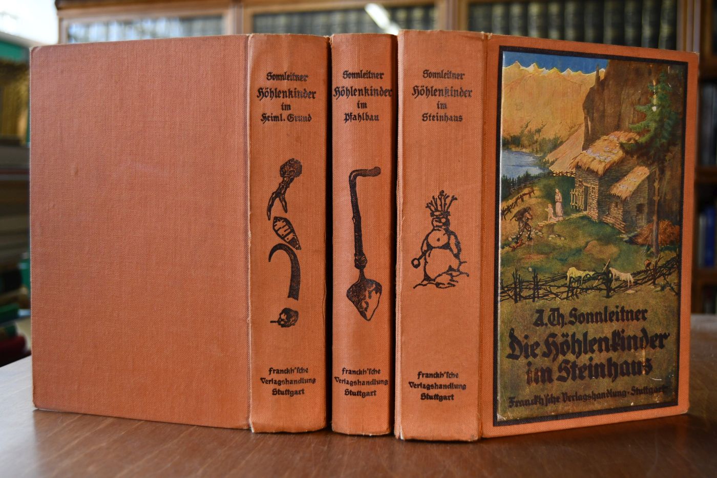 Die Höhlenkinder im heimlichen Grund. Die Höhlenkinder im Pfahlbau. Die Höhlenkinder im Steinhaus. 3 Bde. (komplett).