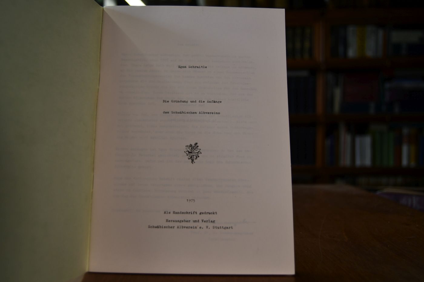 Die Gründung und die Anfänge des Schwäbischen Albvereins. Als Handschrift gedruckt.