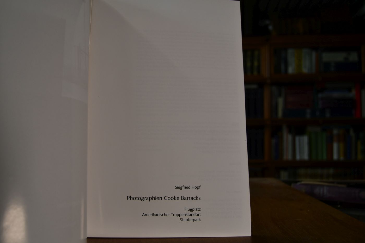 Siegfried Hopf - Photographien Cooke Barracks. Flugplatz, amerikanischer Truppenstandort,Stauferpark [Katalog zur gleichnamigen Ausstellung im Städtischen Museum Göppingen im "Storchen"]